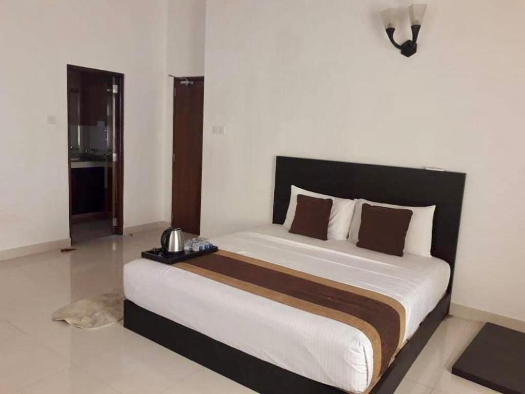 Aradhana Airport Transit Hotel Katunayake Exterior photo
