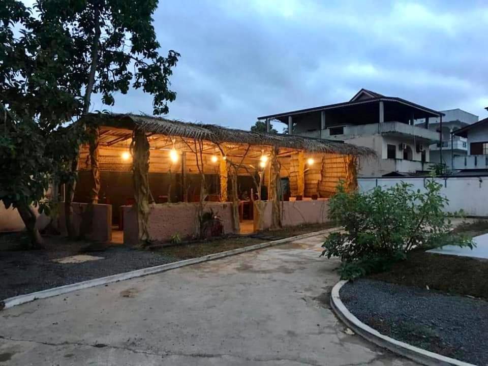 Aradhana Airport Transit Hotel Katunayake Exterior photo